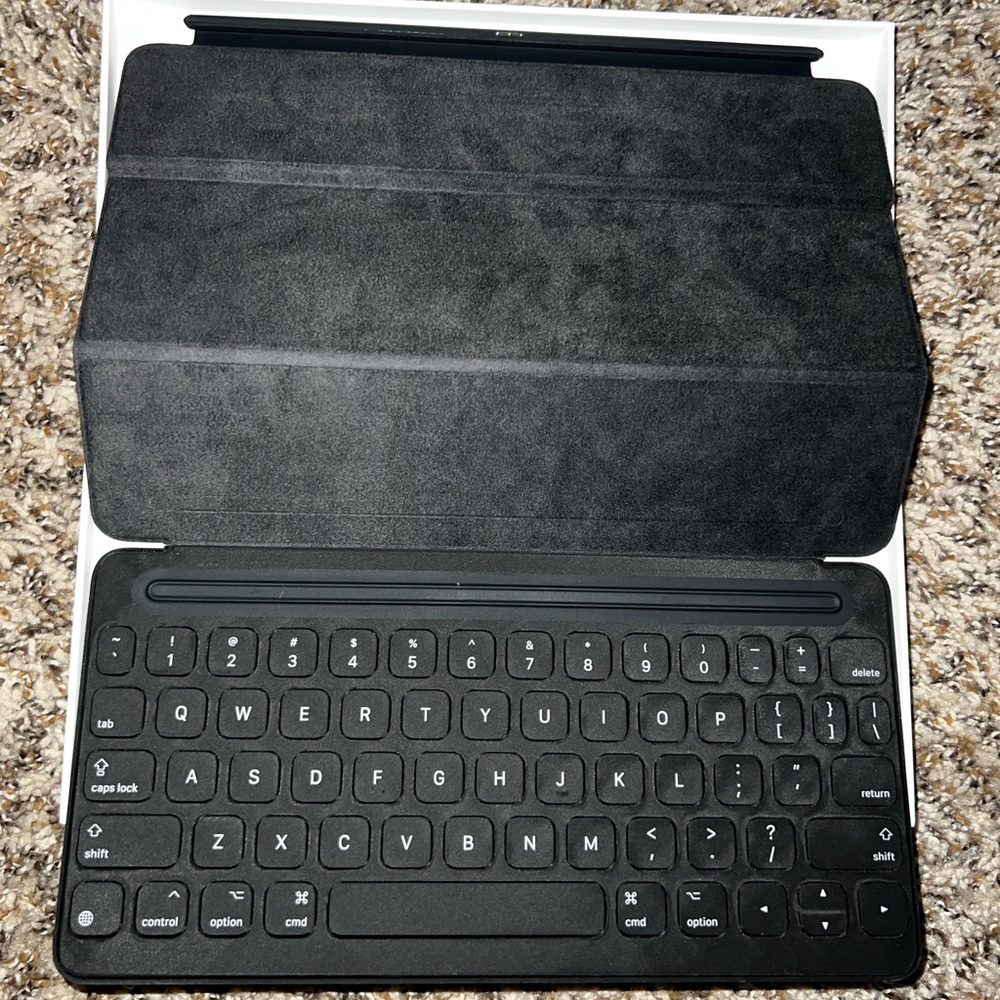 iPad Smart Keyboard - Picture 2 of 4